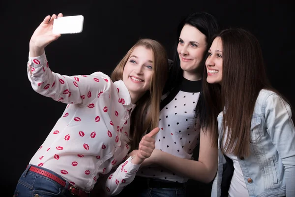 Girlfriends taking self-portrait with mobile phone — Stock Photo, Image