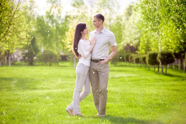 Gelukkige paar In-liefde — Stockfoto