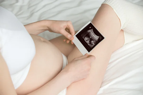 Vyšetření plodu ultrazvukem — Stock fotografie