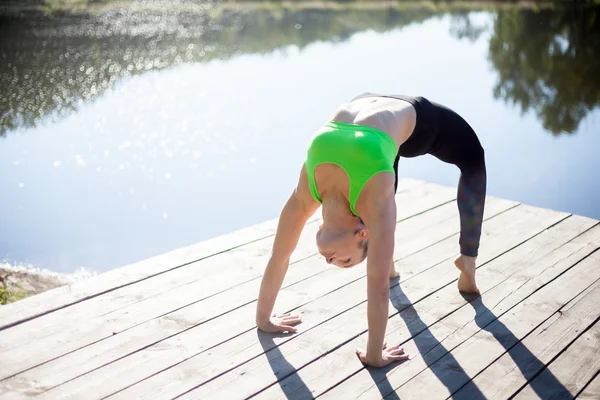 Πόζα Urdhva Dhanurasana — Φωτογραφία Αρχείου