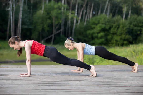 Yoga class: Plank posture — Stock fotografie