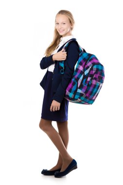 Liseli kız ekoseli sırt çantası ile gülümseyen