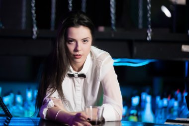 İçki ile şehvetli kız