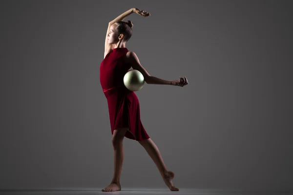 体操女孩运动与球 — 图库照片
