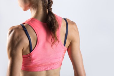 Gövde sportif genç kadının close-up. Arkadan Görünüm