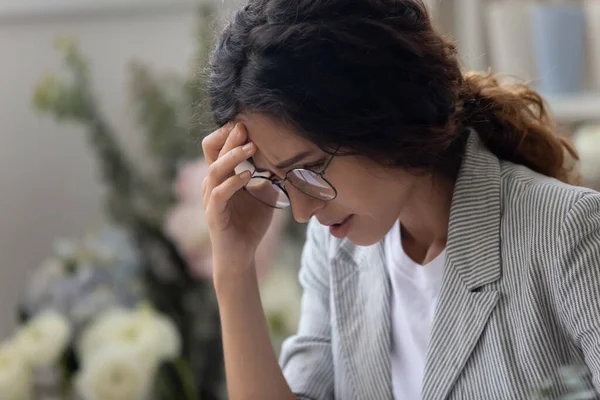 Unhappy woman feel distressed with bad news — Stock Photo, Image