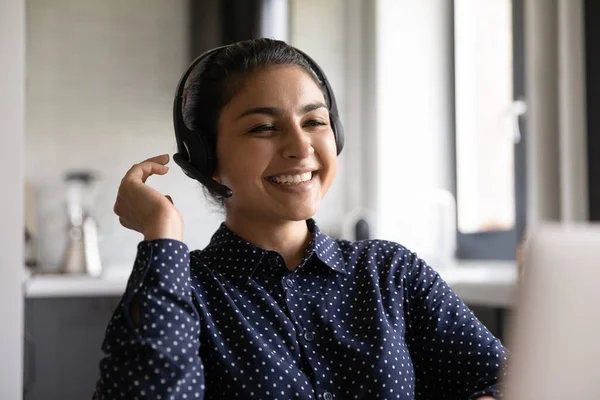 Happy Indian woman laugh talking on video call — Stock Photo, Image