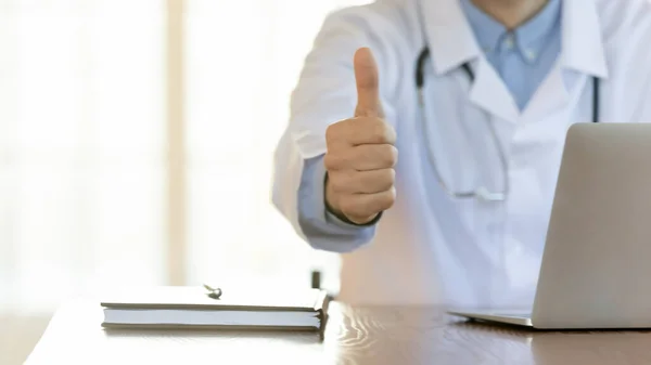 Male physician showing thumb up gesture advising best hospital service — Stock Photo, Image