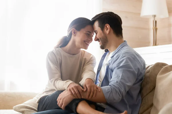 Young couple is glad to start new independent life — Stock Photo, Image