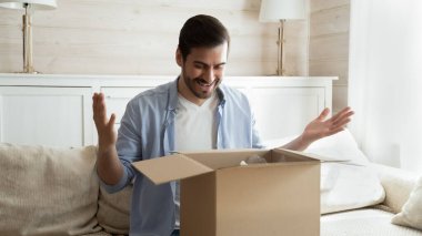 Sponsor ürünlerle paketlerin açıldığı bin yıllık video kaydedici