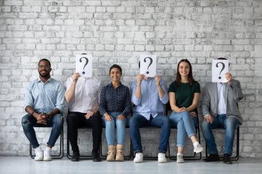 Çeşitli adaylar arasından üç mutlu iş başvurusu