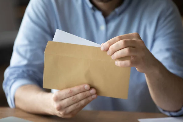 Businessman takes out letter from envelope with business news — Stock Photo, Image