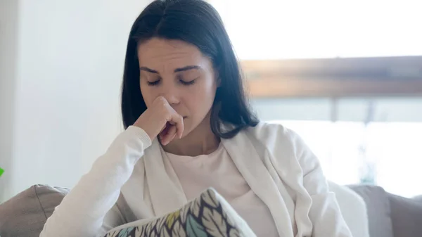 Crying teenage female sitting on couch upset of heartbreak — Stock Photo, Image