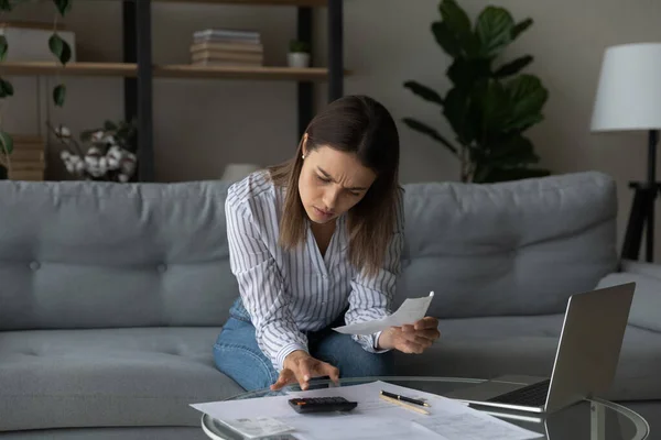 Serious woman manage household bills at home — Stock Photo, Image