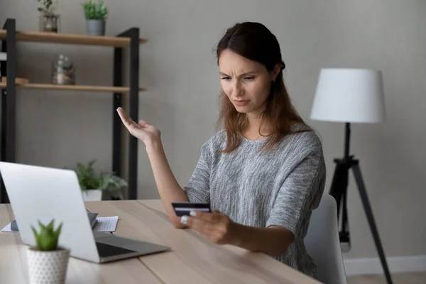 Confused young woman stressed by financial payment mistake, — Stock Photo, Image