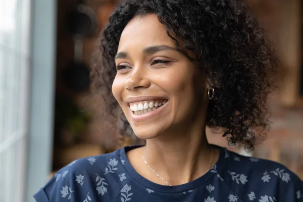 Sincere smiling young african american woman looking in distance. — Stock Photo, Image