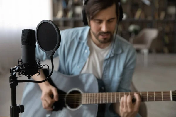 Close up of male artist play on guitar singing — Stock Photo, Image