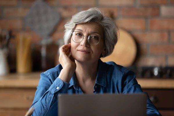 Portrait of beautiful thoughtful middle aged businesswoman. — Stock Photo, Image