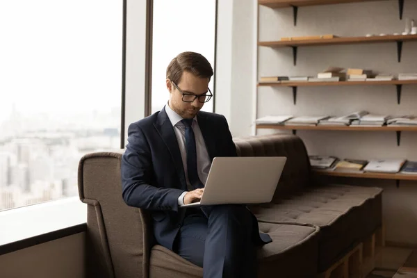 Caucasian male boss work on laptop in office — Stock Photo, Image