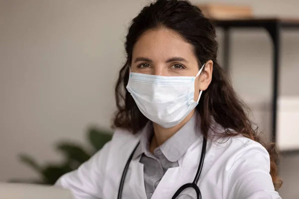 Portrait of smiling female doctor in facemask — Stock Photo, Image