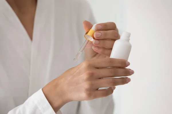 Close up of woman apply serum on hands skin — Stock Photo, Image