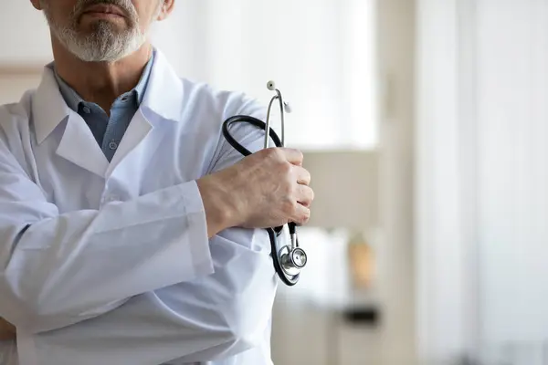 Focus on cardiology diagnostic tool in old physician hands. — Stock Photo, Image