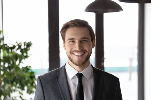 Headshot portrait of smiling Caucasian businessman pose at workplace — Stock Photo, Image