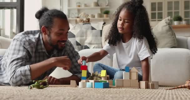 Cheerful African dad play with daughter wooden cubes at home — Stock Video