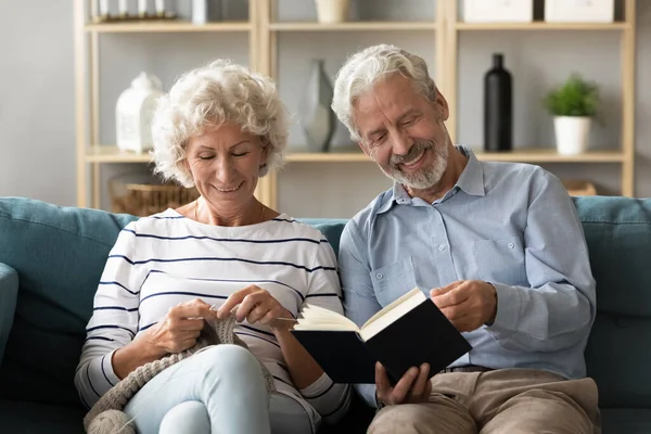 A családi hobbitevékenységekben részt vevő boldog nyugdíjas házastársak. — Stock Fotó