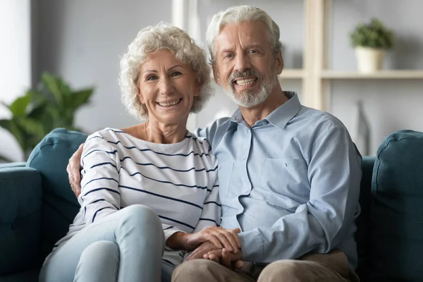 Portrait of happy middle aged retired family couple. — Stock Photo, Image