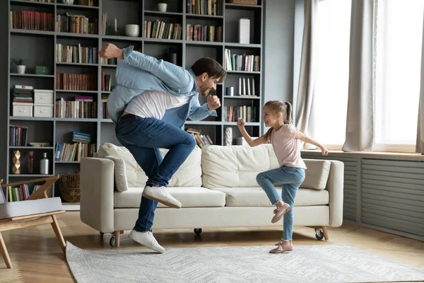 Young happy father dancing with small child daughter at home. —  Fotos de Stock