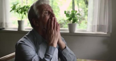 Hayal kırıklığına uğramış orta yaşlı adam akıl hastalığından muzdarip..