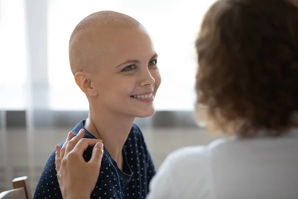 Happy hairless female cancer patient feel optimistic — Stock Photo, Image
