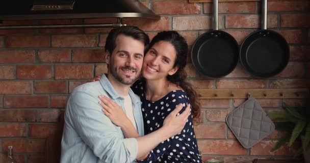 Portrait of happy couple embracing smile at camera — Stok Video