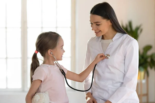 Caring female nurse play with small kid patient — Stock Photo, Image