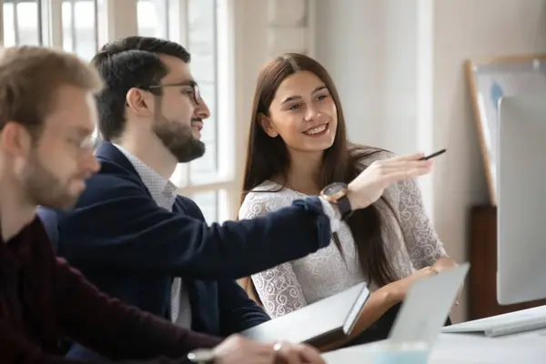 Happy business team looking at computer monitor — Stock Photo, Image