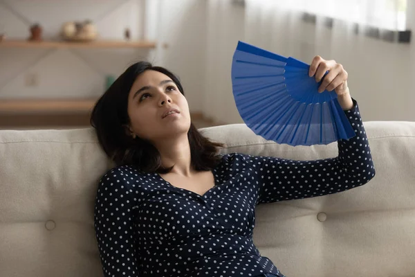 Exhausted young asian woman fanning herself suffering from extreme heat — Stock Photo, Image