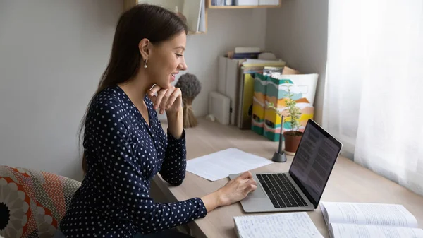 Banner view of woman study online on laptop — Stock Photo, Image