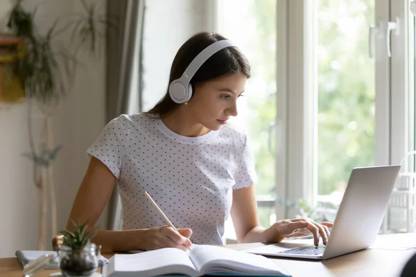 Millennial female student study online on laptop — Stock Photo, Image