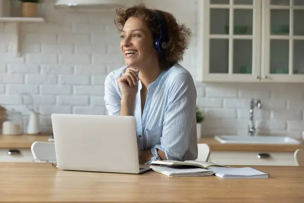 Young lady in headphones rest from studying at home kitchen — Stock Photo, Image