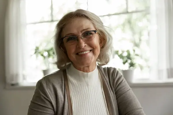 Photo portrait of happy elder OAP 60s woman wearing glasses — Stock Photo, Image