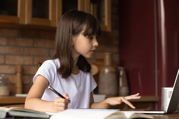 Small Latino girl child study online on computer — Stock Photo, Image