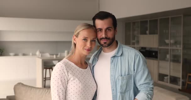 Happy homeowners couple looking at camera show bunch of keys — Stock Video