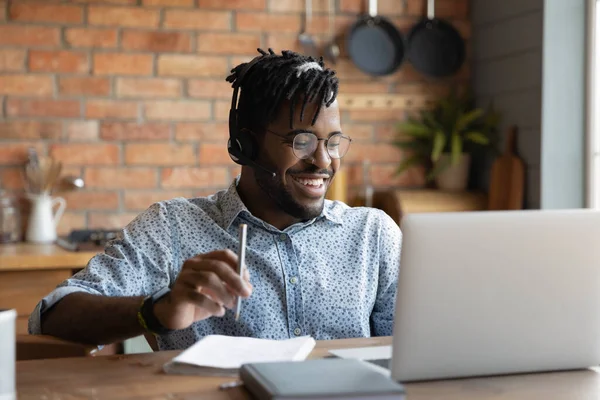Laughing young african guy enjoy good joke on laptop screen — Stock Photo, Image