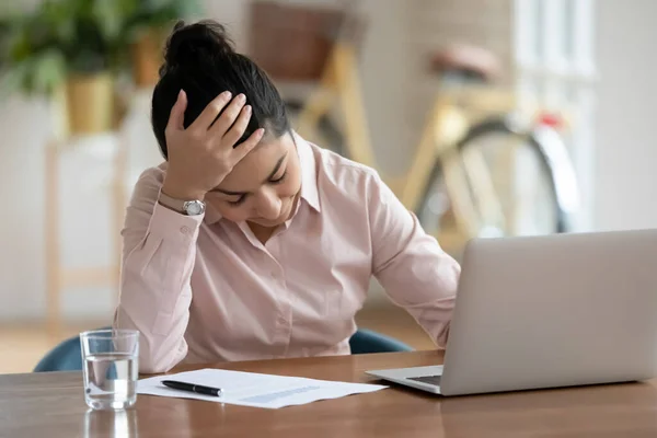 Upset Indian female employee stressed by news online — Stock Photo, Image