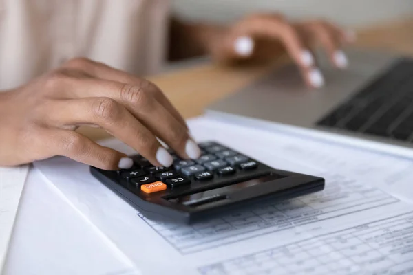 Close up of woman manage finances using laptop — Stock Photo, Image