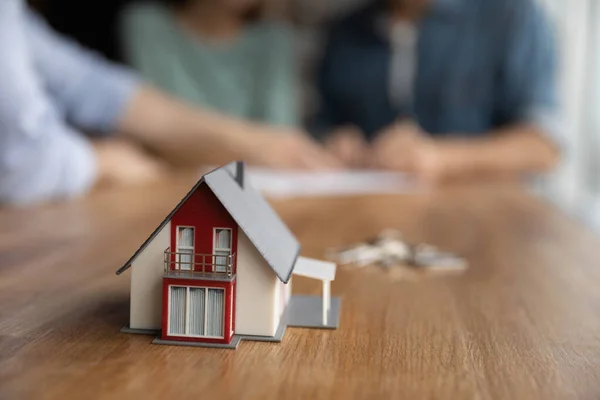 Close up of house mock-up model in relator office — Stock Photo, Image