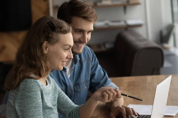 Smiling colleagues work together on computer in office — Stock Photo, Image