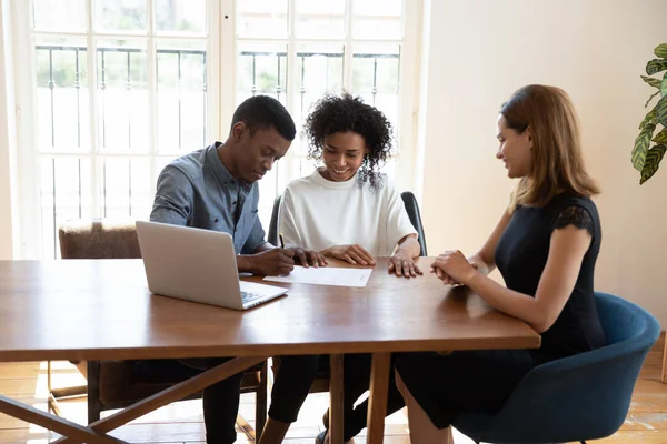 Smiling african american family couple signing contract. — Stock Photo, Image