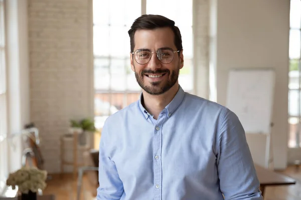 Portrait of smiling young 30s handsome bearded businessman in eyeglasses. — Stock Photo, Image